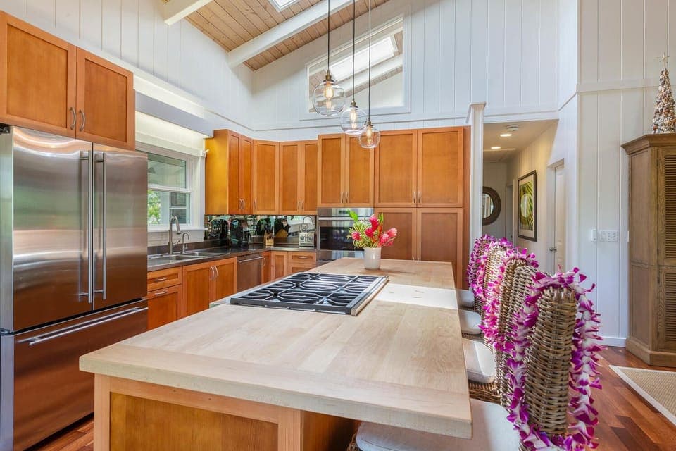 Kitchen w/Wolf Range/Oven - Beautiful, large, fully stocked kitchen