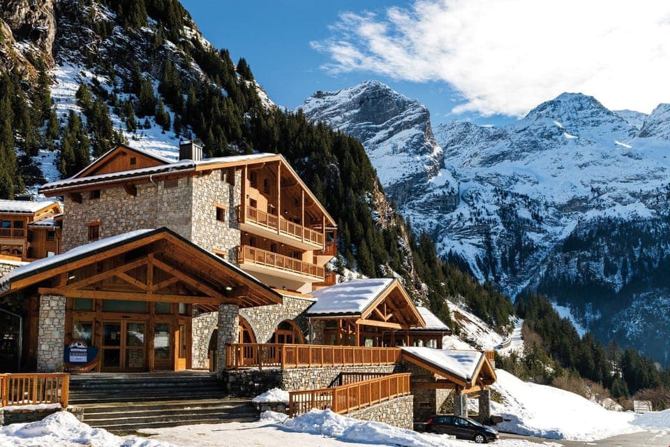 This is the perfect location for ski lovers! Only 200 to the ski lift and 1.1 km to the centre of the resort.