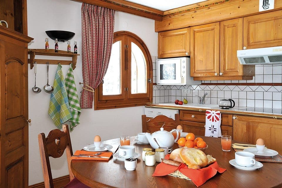 Tuck into a great meal in your dining area.