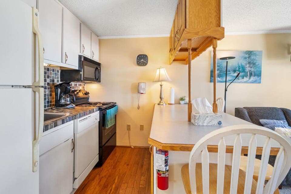 Fully-equipped kitchen