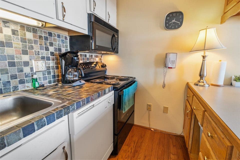 Fully-equipped kitchen