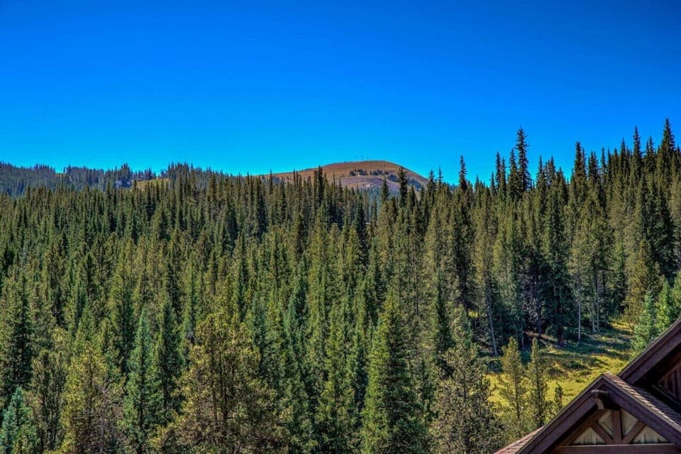 Mountain views from every angle.