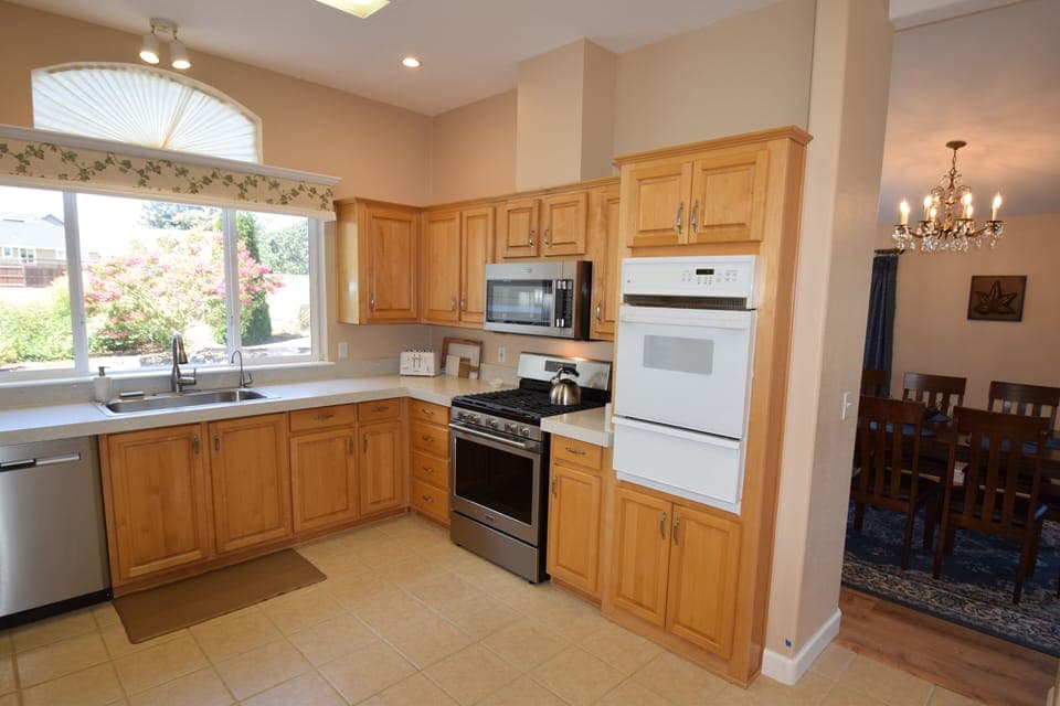 Two ovens for large meals