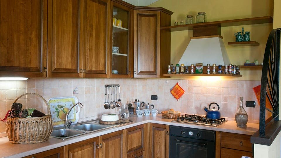 Well equipped kitchen / dining room 