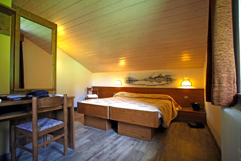 Double Room | In-room safe, desk, free cribs/infant beds, free WiFi