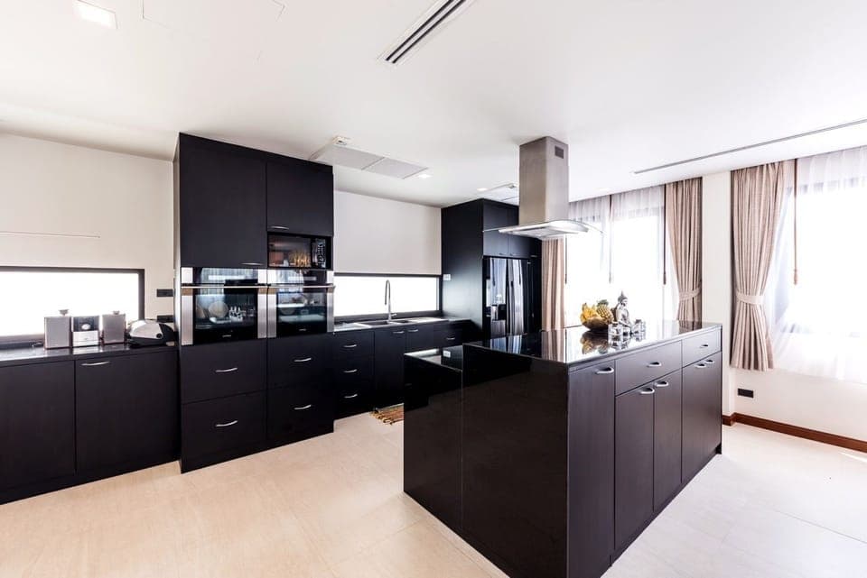 Family Penthouse | Private kitchen | Full-size fridge, microwave, oven, stovetop