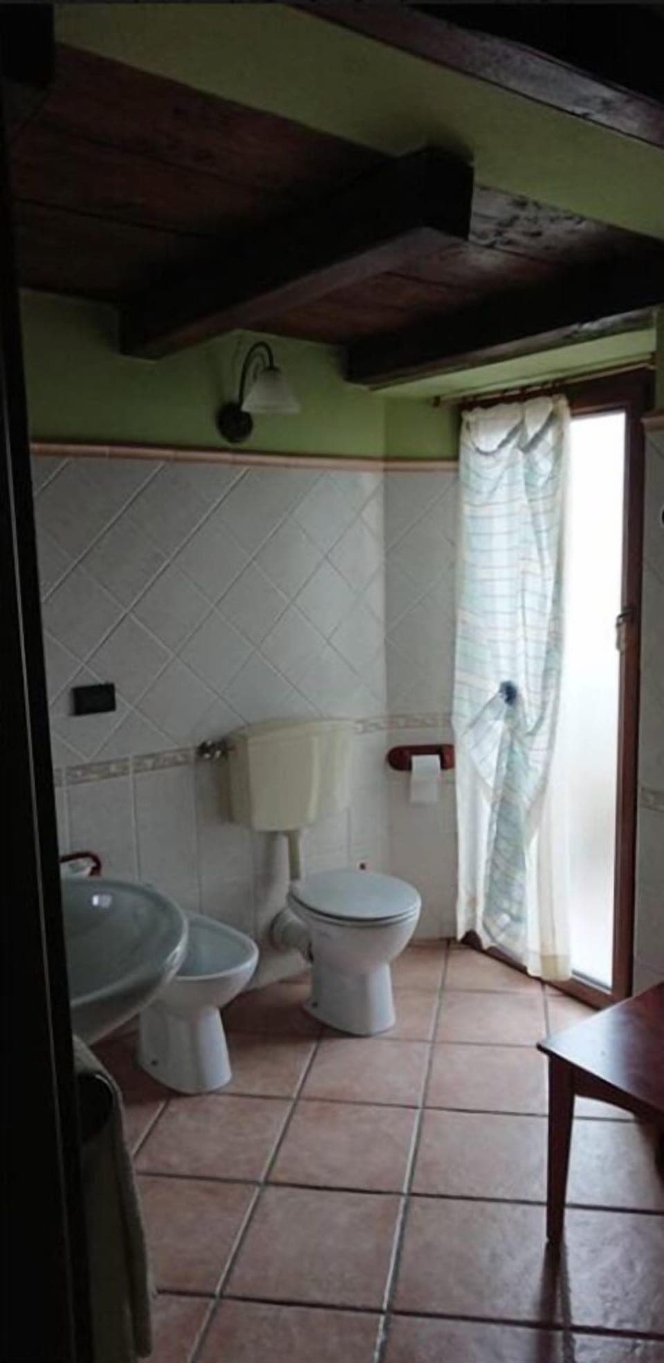 Free toiletries, bidet