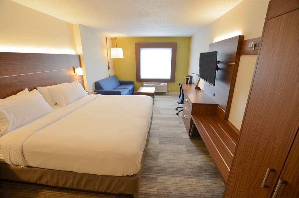 In-room safe, desk, laptop workspace, iron/ironing board