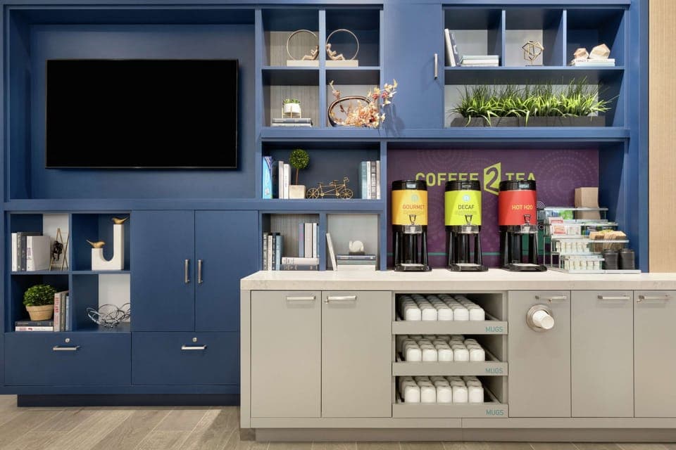 Lunch, dinner and brunch served