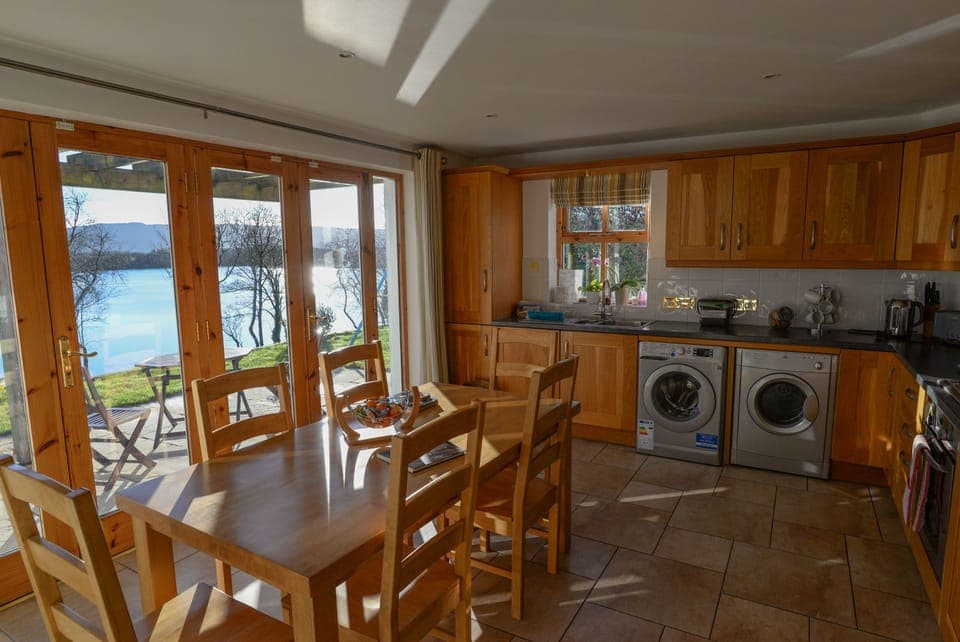 Cottage, Multiple Beds, Non Smoking, Lake View | Laundry room