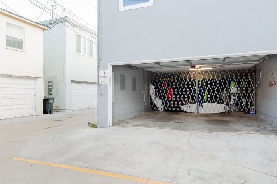 W 15' 10"  - H 6' 11" -  D 17' (whole house rental gets entire garage)