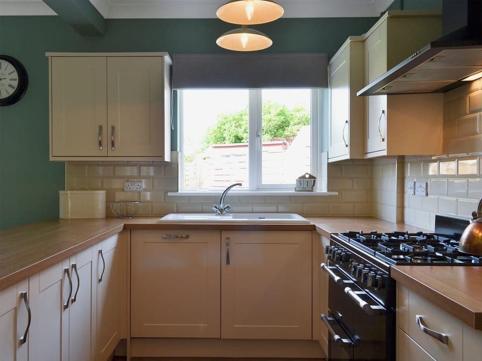Kitchen and dining room with breakfast area | Apple Tree House, Scarborough