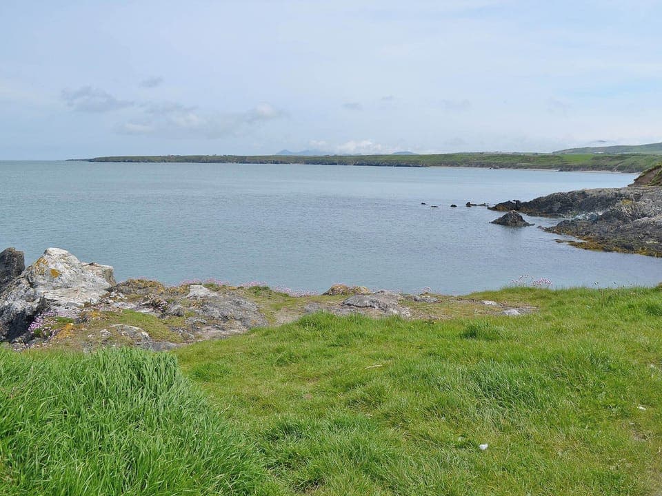 Surrounding area | Porth Colmon Farmhouse, Porth Colmon, nr. Pwllheli