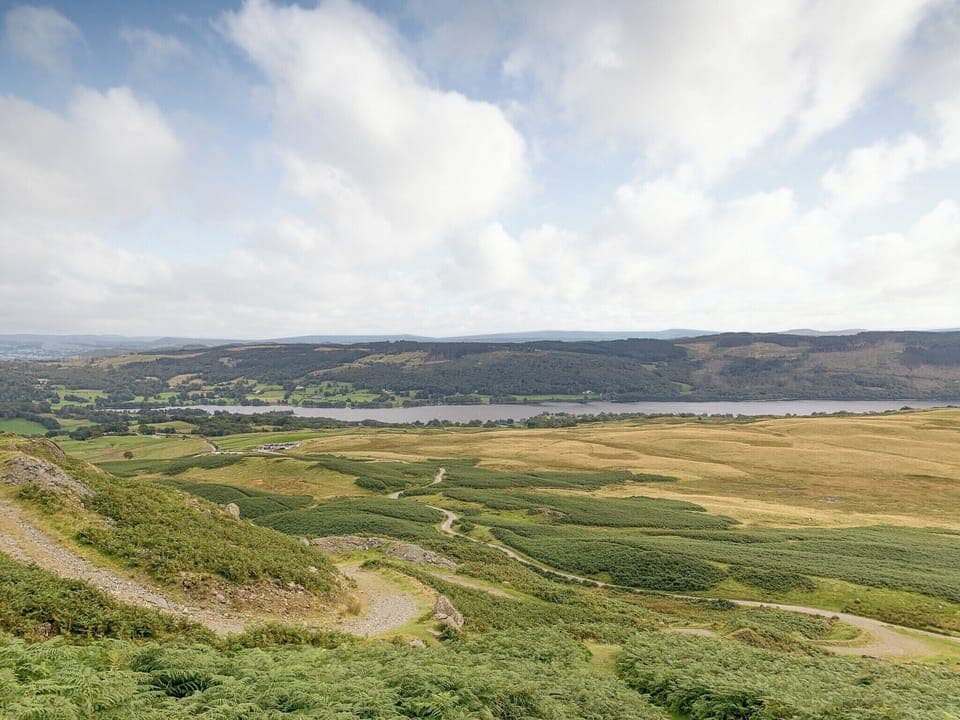 Surrounding area | Combe Cairn, Millom