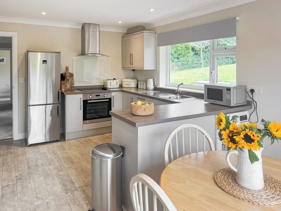 Kitchen | 10 Silvershell View, Port Isaac