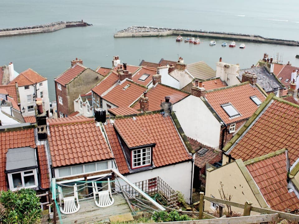 Exterior (middle of photo) | Castleton House, Staithes, nr. Whitby
