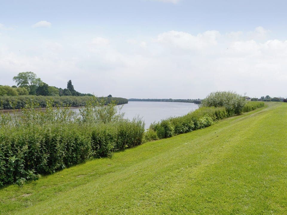 Surrounding area | Riverbank Cottage, Althorpe, nr. Scunthorpe