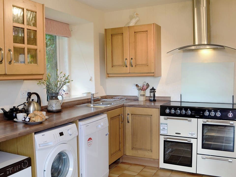 Well equipped kitchen | Dalvanie Mill, Folda, Glenisla