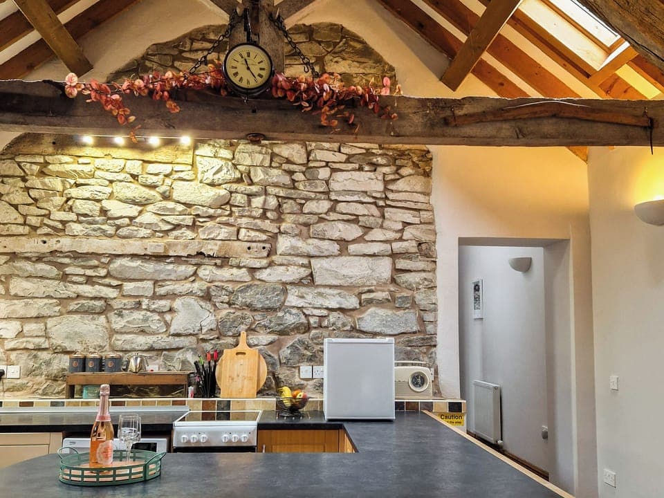 Kitchen | Y Dderwen at Brynglas Farm, Llanfair Caereinion