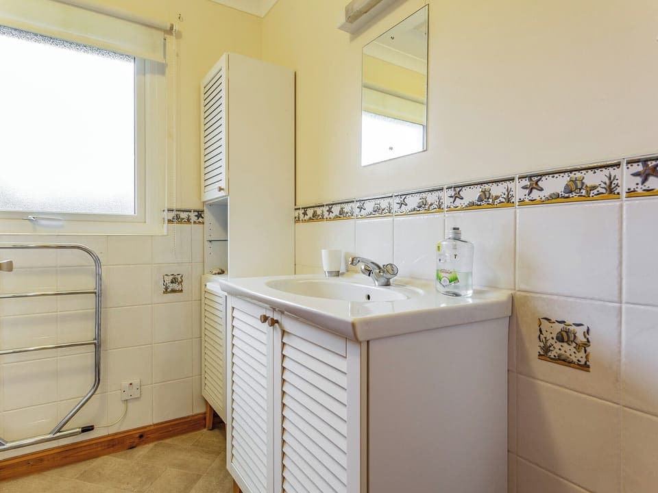 En-suite | Chestnut Cottage, Corpach, near Fort William