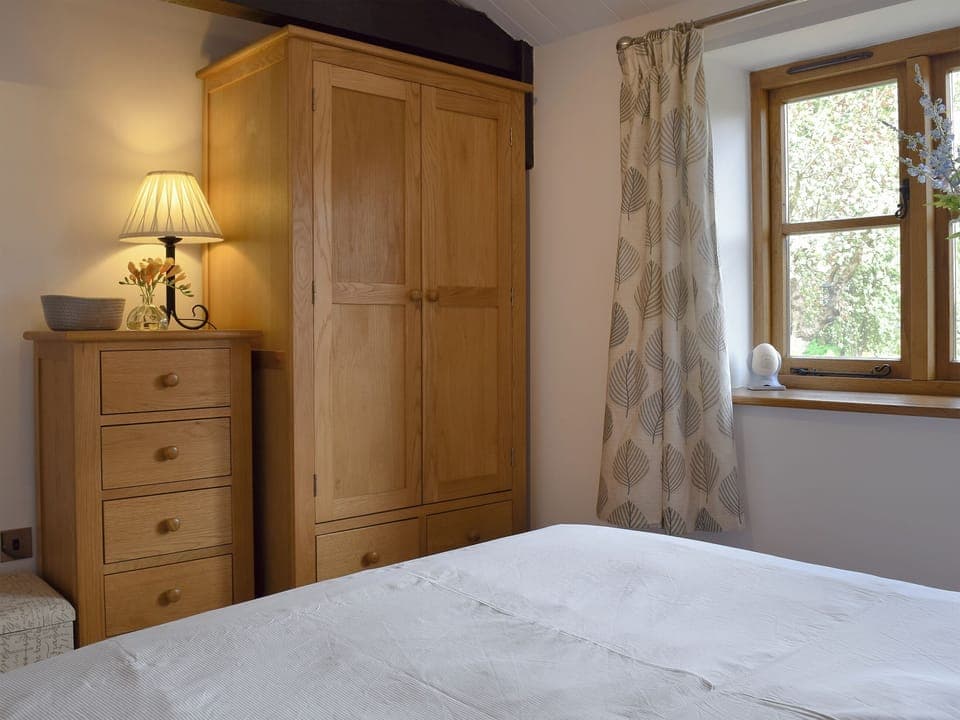 Comfortable double bedroom | The Old Stables, Swerford, near Chipping Norton