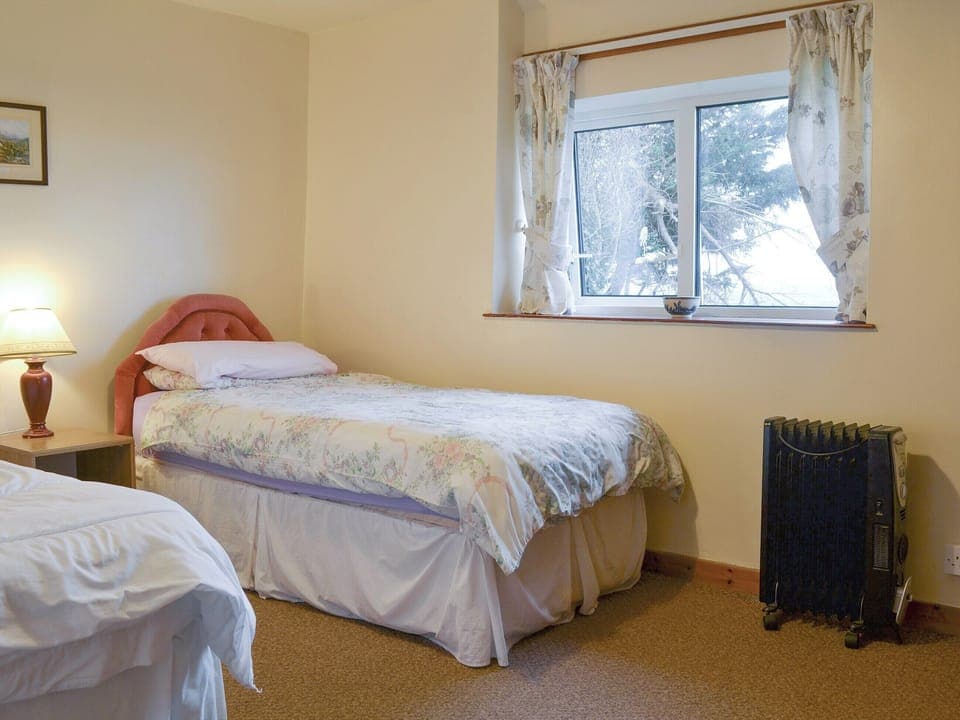 Comfortable second twin bedroom | The Cottage Gallt y Balch, Bodorgan