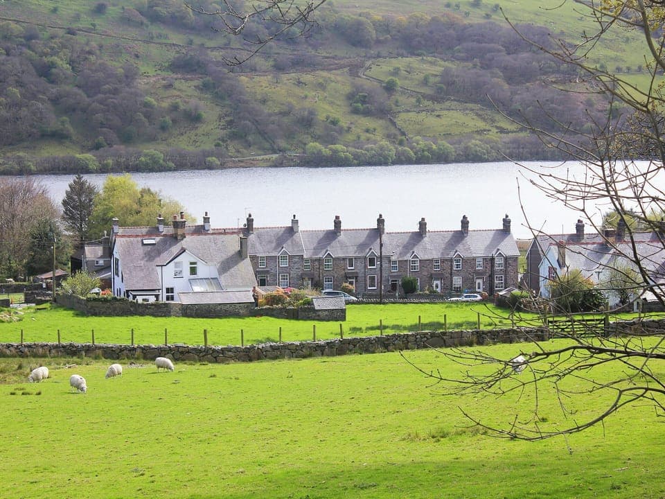 Overlooking lake | Isallt, Nantlle, near Beddgelert