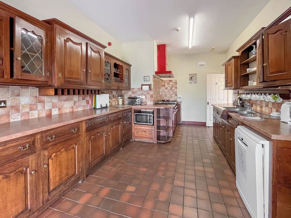 Well equipped kitchen | Neuaddlas Country House, Tregaron, near Aberystwyth