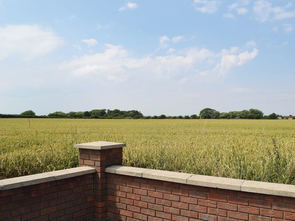 Amazing countryside views | Authorpe Bungalow, Hogsthorpe, near Skegness