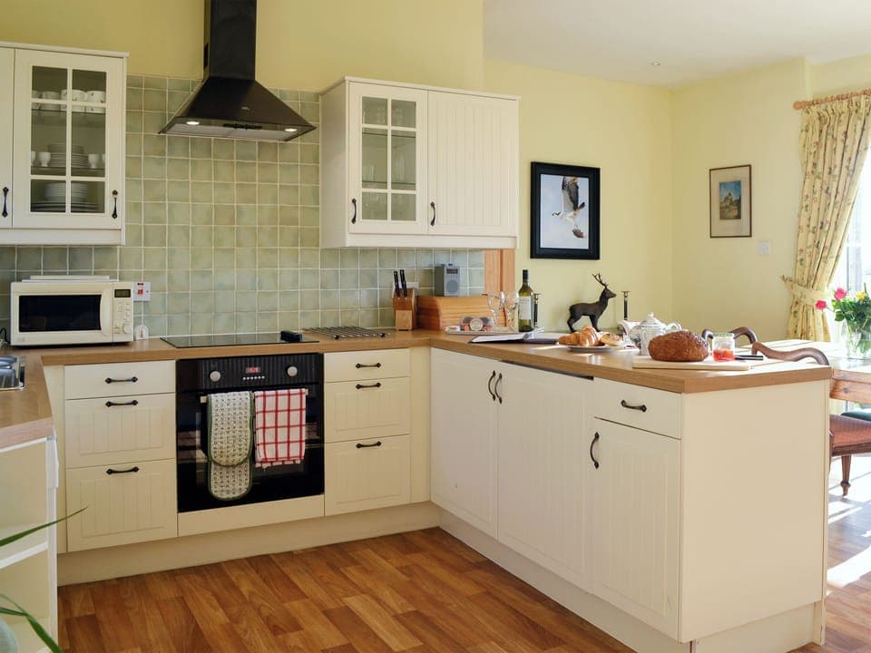 Well equipped kitchen/ dining room | Strathisla Farm Cottages- Osprey Cottage - Strathisla Farm Cottages, Meigle