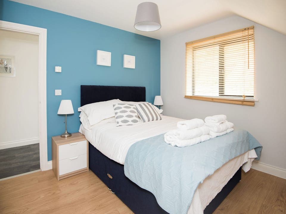 Relaxing double bedroom | Lyndhurst, Perranporth