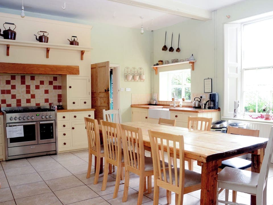 Traditional farmhouse-style kitchen | Abbotts Farm, Horbling, near Sleaford