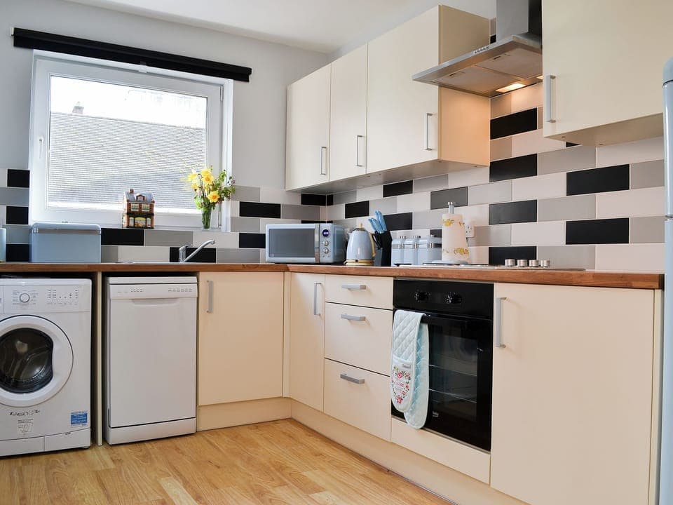 Lovely well-equipped fitted kitchen | Harbour View, Oban