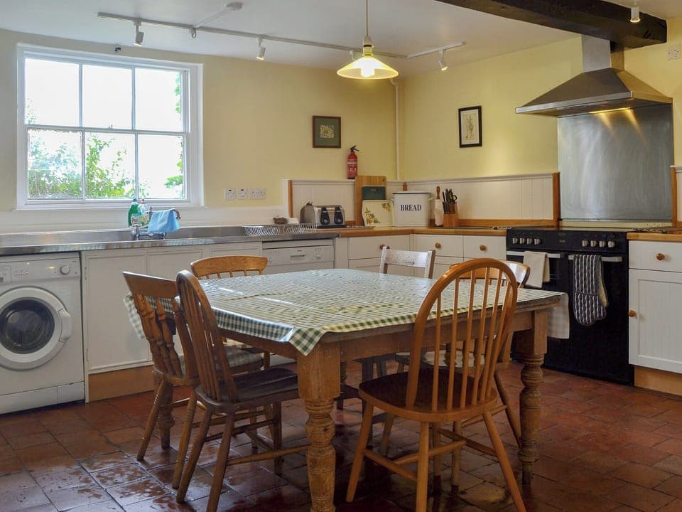 Well equipped farmhouse-style kitchen | Cronkhill Farmhouse, Attingham Park, near Shrewsbury