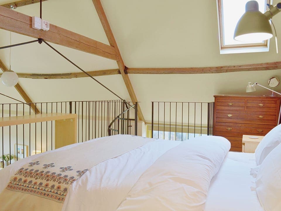 The delightful galleried bedroom | Little Burcott Loft, Burcott, Wells