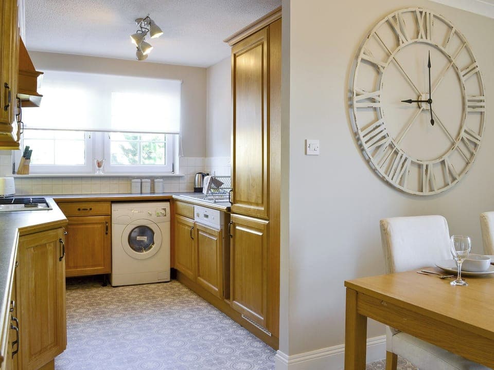 Well-equipped kitchen with convenient dining area | Powderhall Brae, Edinburgh