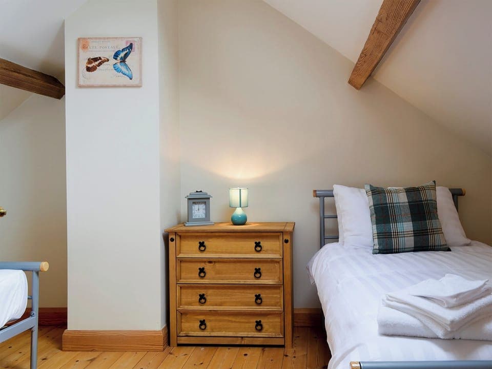 Twin bedroom | Yr Hen Feudy - Bronallt Barns, Llanynghenedl, near Holyhead