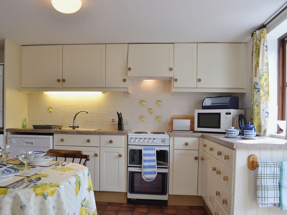 Kitchen/diner | Pear Tree Cottage - Goodmoor Cottages, Wyre Forest, near Bewdley