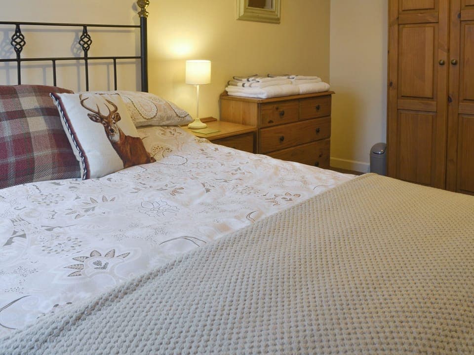 Restful double bedroom | The Den - Ty Copr, Pen-y-Sarn, near Amlwch