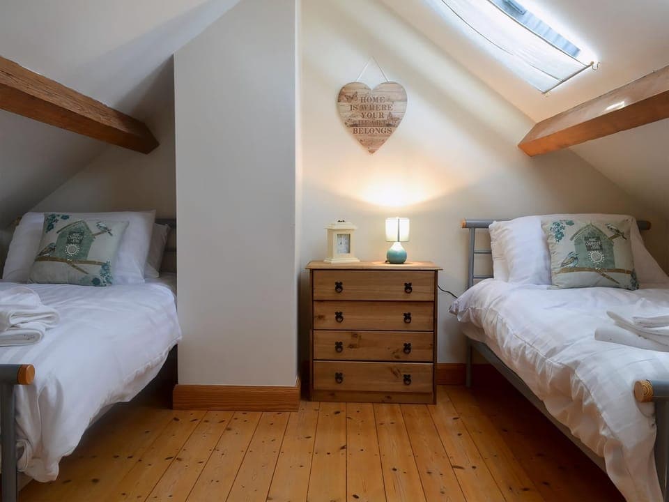 Twin bedroom | Yr Hen Stabal - Bronallt Barns, Llanynghenedl, near Holyhead
