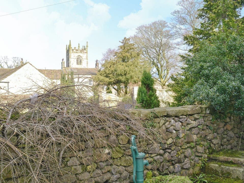Charming garden area | Dick &rsquo;n&rsquo; Liddy&rsquo;s Cottage, Gargrave, near Skipton