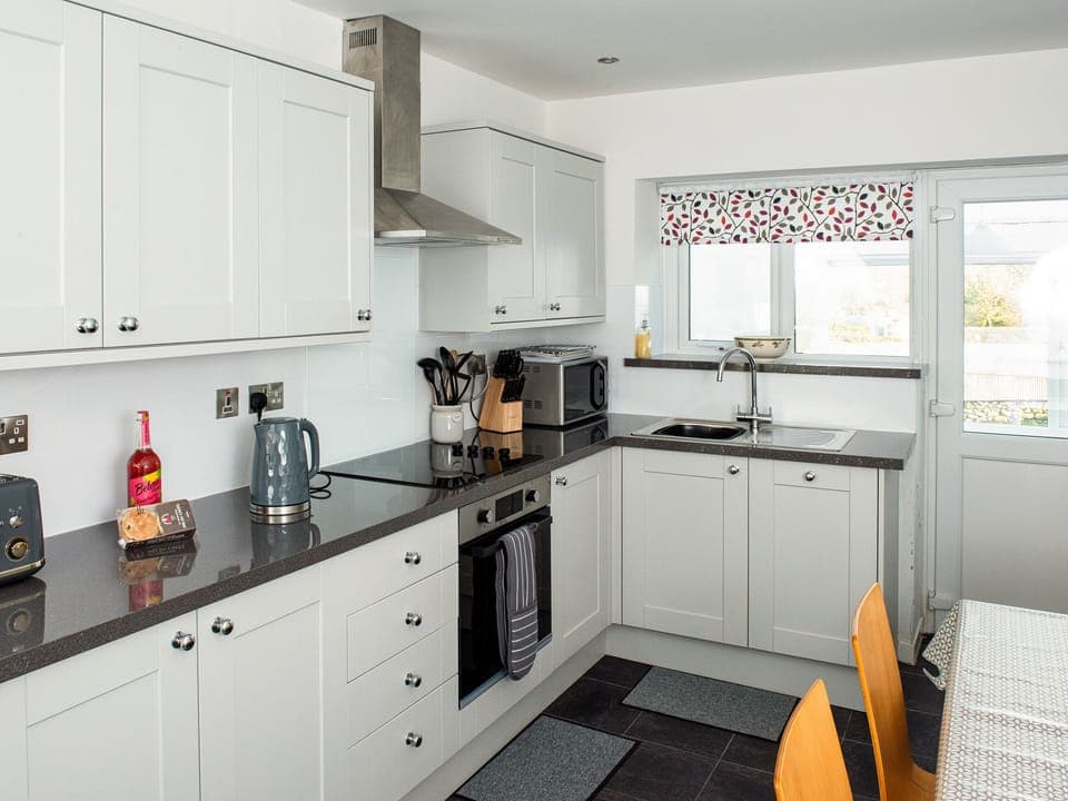 Kitchen/diner | Y Ddol, Pontrug, near Caernarfon