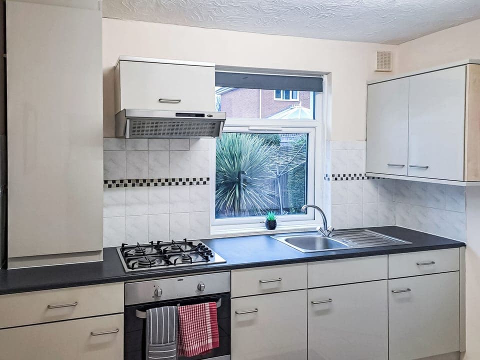 Kitchen | Oak Lodge, Bournemouth