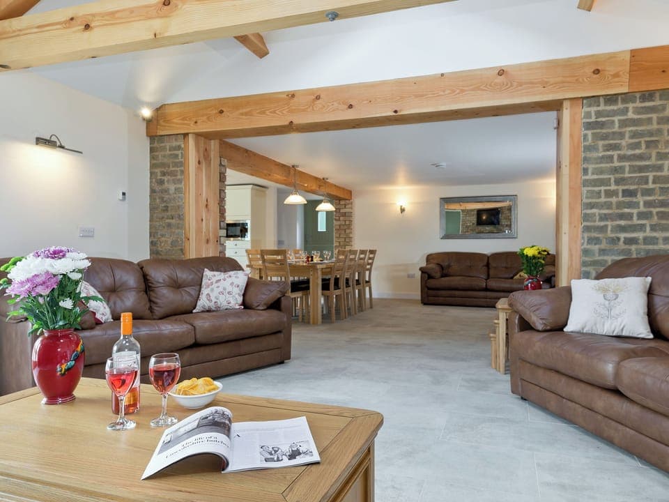 Open plan living/dining room/kitchen | Eastlands Barn, East Barkwith, nr. Market Rasen