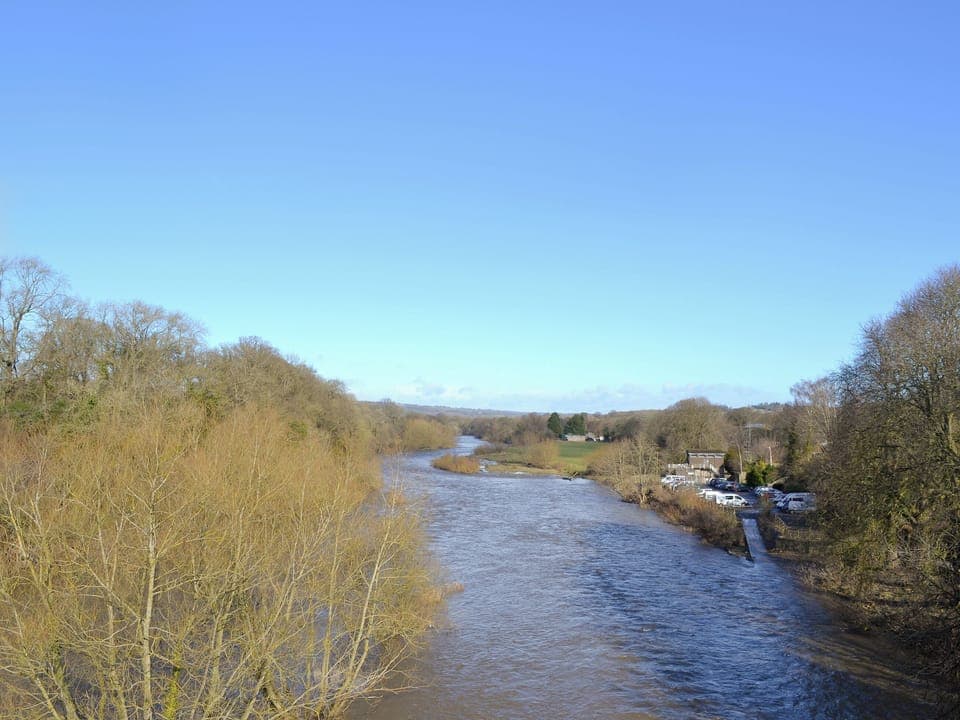 Surrounding area- River Wye with lots of walks