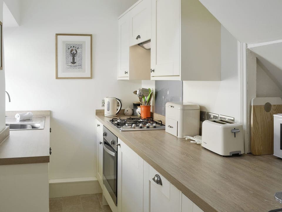 Well-equipped kitchen | Grosvenor Cottage, Alnmouth