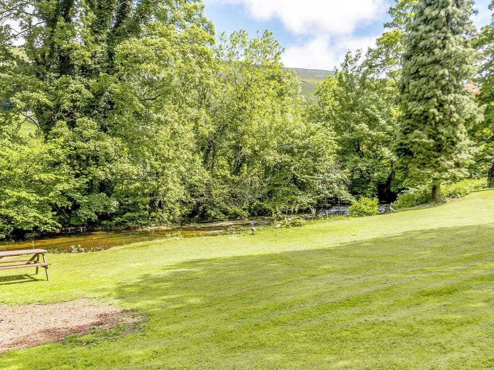 Garden and grounds | Stable Cottage - The Grange, West Burton, near Leyburn