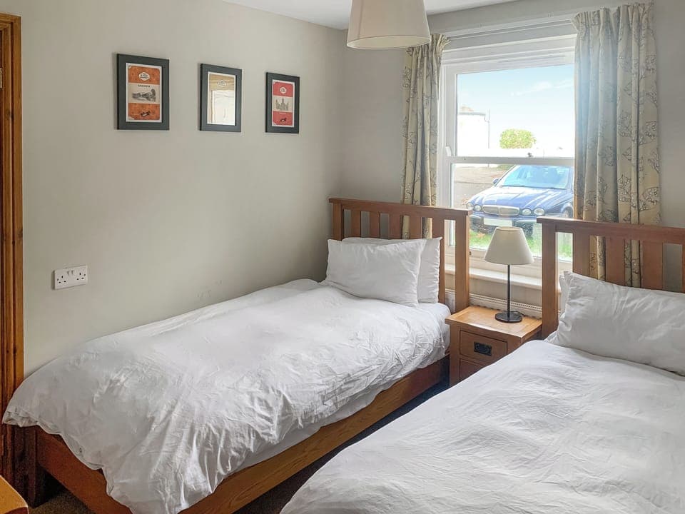 Cosy twin bedroom | 1 Lonsdale House - Greta Grove Apartments, Keswick