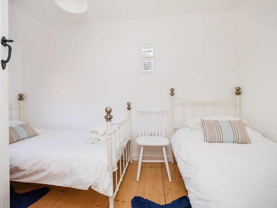 Twin bedroom | Primrose Cottage, Gresham 