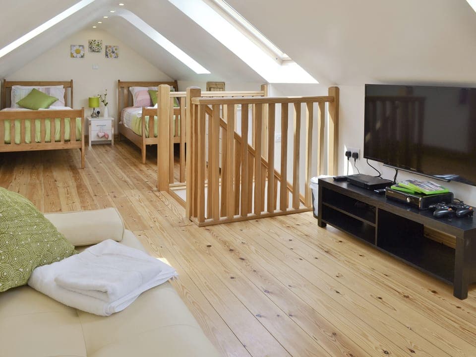 TV area and Twin bedroom | Hen Weithdy, Rhostryfan, Caernarfon